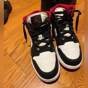 Air Jordan 1 Mid GS ‘Black Gym Red’